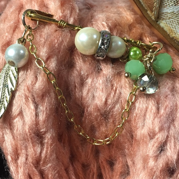 LAST CHANCE Sweater Pin Artisan Pearls Gold - Picture 1 of 6